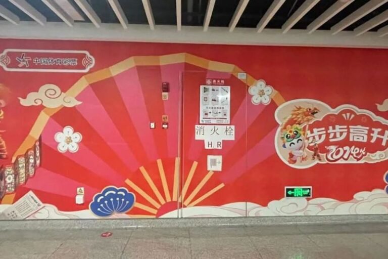 Advertisement Hidden Japanese military flag?The emergency withdrawal of Nanning Metro sparked controversy among netizens: It is obviously a folding fan, suspected of malicious reporting

