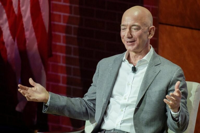 Despite years of disagreement, Bezos admitted: Musk and I have very similar minds.

