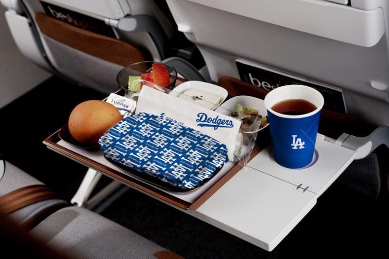 Starlux Airlines and the MLB Dodgers have renewed their contract for three years, and flights departing from Los Angeles will carry co-branded products.

