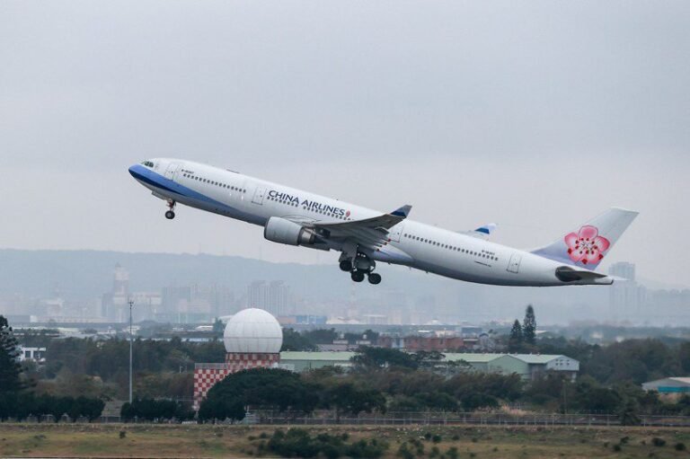 Strong winds help China Airlines cargo plane fly to Los Angeles, set record for fastest speed

