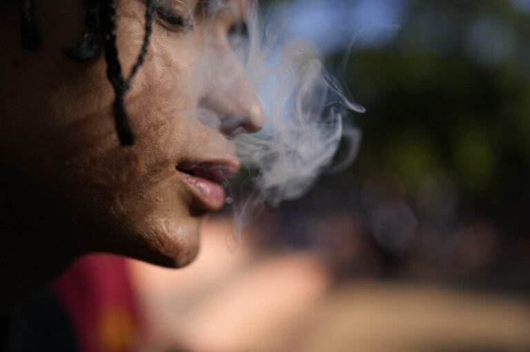 Teens who smoke a lot of marijuana may be at higher risk of developing psychosis

