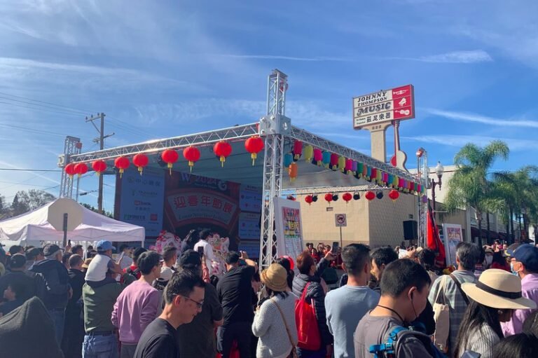 Temple Fair, Southern California's most vibrant spring festival, features exciting entertainment programs filled with Chinese elements.

