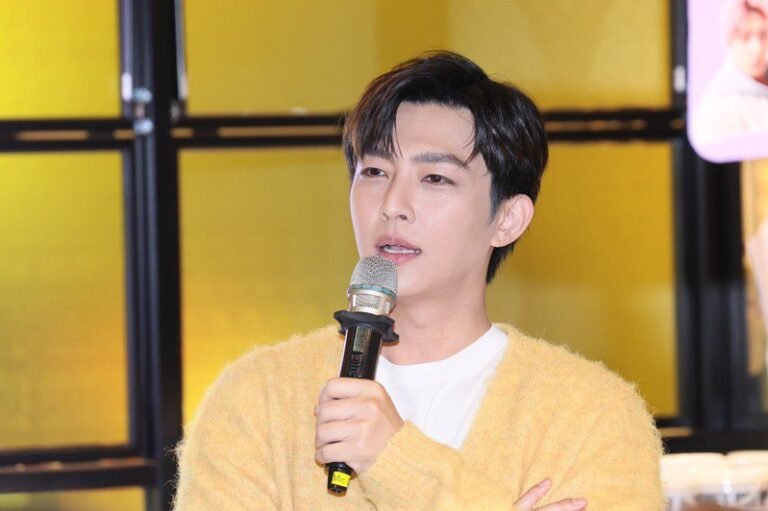 Aaron Yan personally went to the Academy of Sciences to pay the bail and shouted: I am grateful to the judge for his understanding.


