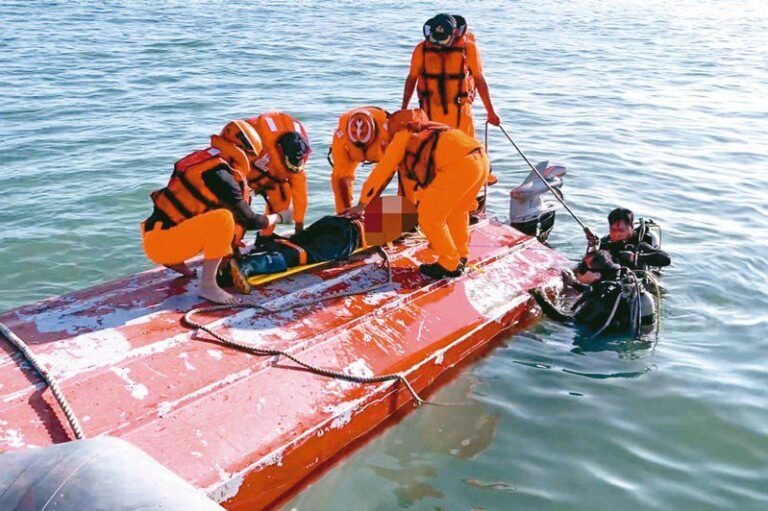 Chinese fishing boat capsizes across border 2 Dead Sea Foundation has contacted family members to visit Kinmen in the near future

