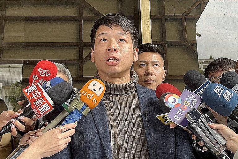Green-White Phone Gate People's Party demands NT$1 million compensation from DPP and Wu Zheng

