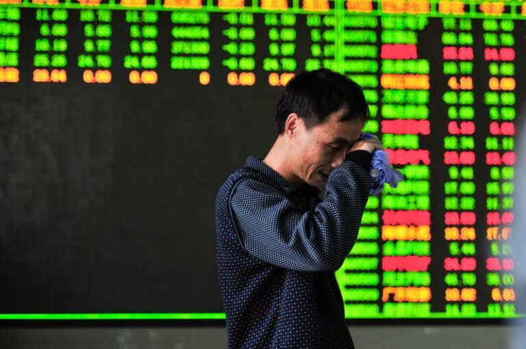 In order to protect the stock market, the China Securities Regulatory Commission issued another document: Severely punishing market manipulation and malicious short selling.

