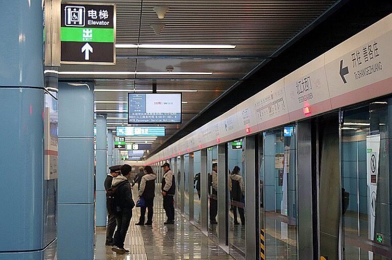  Last year, a collision on a Beijing subway left more than 100 people with broken bones.  The investigation revealed that the operation was improper.

