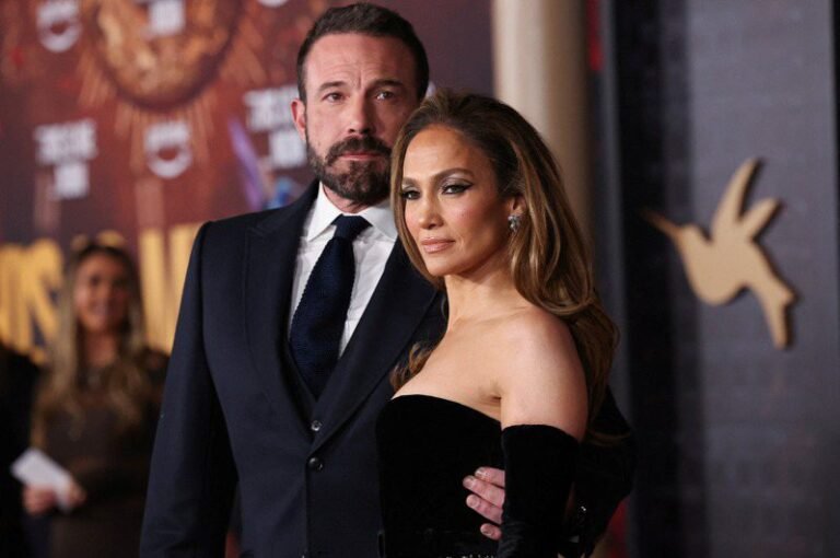 Super Bold Jennifer Lopez Sings With Ben Affleck 