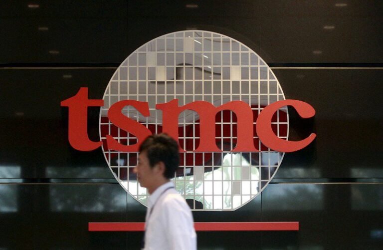  TSMC has had a good start to the Year of the Dragon, reaching a skyrocketing price of NT$709.  Its market value has climbed to NT$18.38 trillion.

