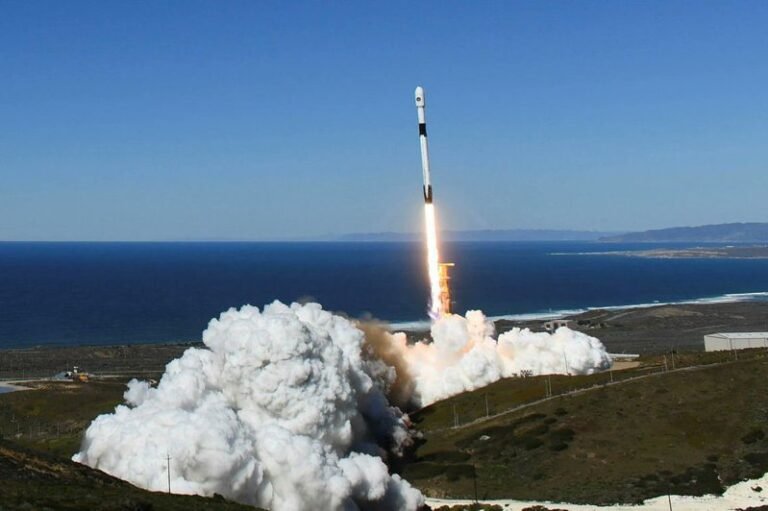Video/SpaceX rocket successfully takes off, the United States' first attempt to land on the Moon in half a century

