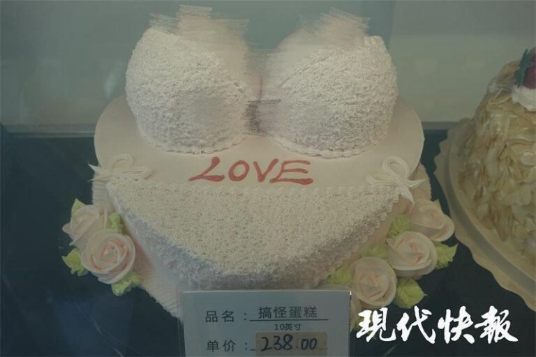 A Nanjing cake shop is 