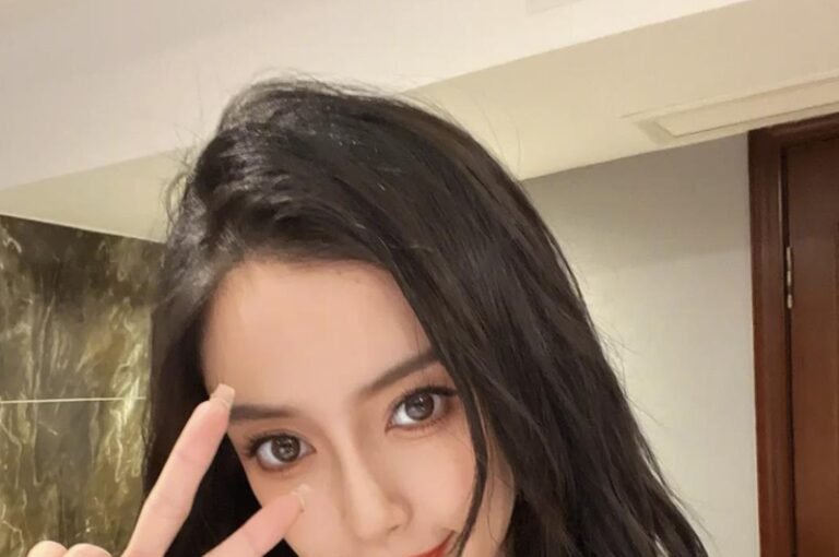Angelababy is really sad and she was kicked out of hosting 