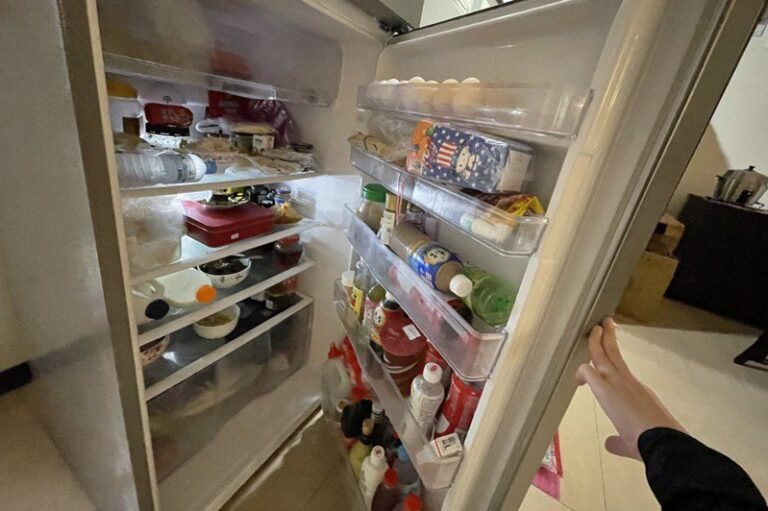民眾最常有的錯誤觀念是「食物要放到常溫才能放到冰箱」，或稱是過時觀念。最好食物在50至60度以上的時候就放進冰箱，避免細菌增生跟產生更多的毒素。示意圖。（本報資料照片）
