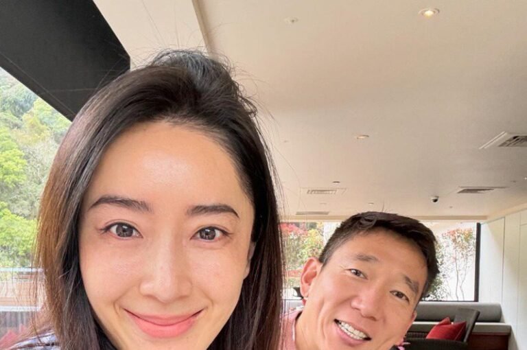  Sui Tang reveals the secret to keeping her marriage fresh after 9 years of marriage.  During a lovely holiday in Hualien she fainted and gave birth to her fourth child.

