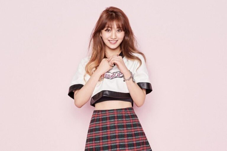 Twice leader Jihyo fell in love with the Winter Olympics gold medalist and it was revealed that they had been dating secretly for a year.


