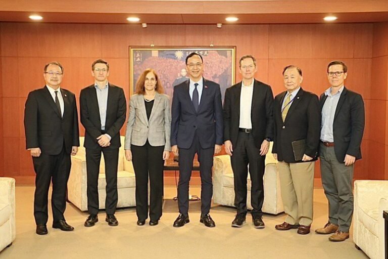 US delegation meets Chu Lilun: Committed to making Taiwan a reliable international partner

