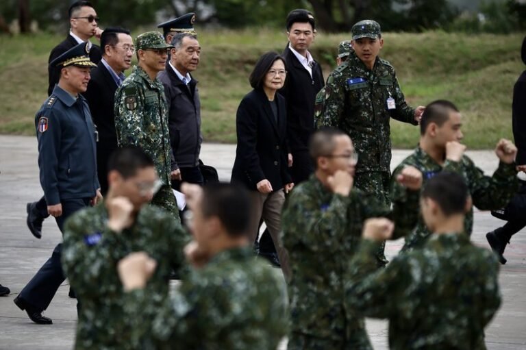 US media say the US has launched major military cooperation with Taiwan and will permanently send military special forces there

