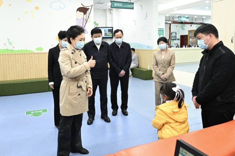 Will he be appointed to the Politburo?Peng Liyuan went to Changsha alone to investigate tuberculosis prevention and control work

