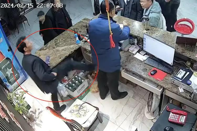 3 civil servants attacked a hotel owner in Hubei and even said that he was 