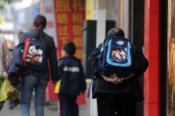 A Shanghai grandmother who raised two children filed a lawsuit demanding NT$880,000 in 