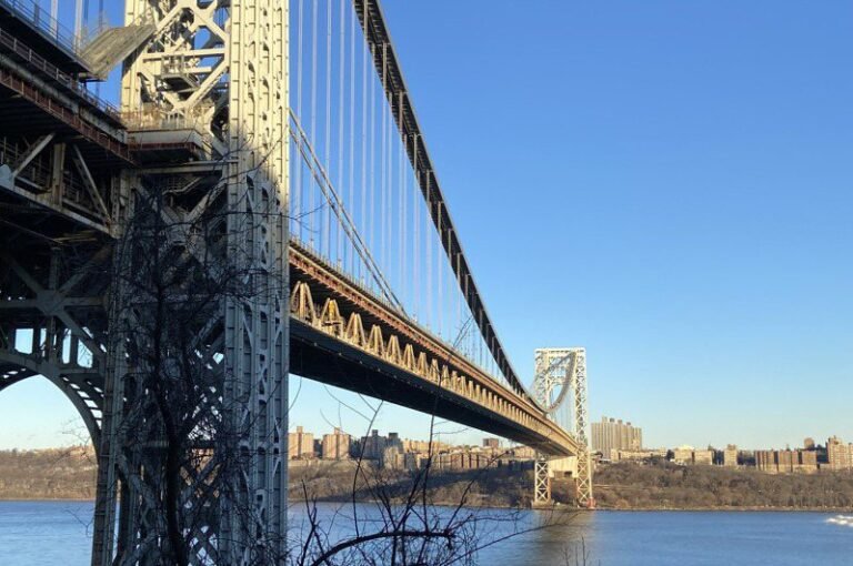  A beam broke and the entire bridge was destroyed.  The two bridges in New York were similar in structure to the Key Bridge.

