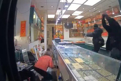 A gold shop in Wulun Chinatown was looted and Chinatown launched a fundraiser

