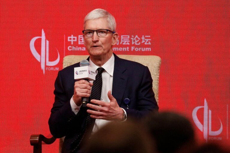 Has Apple changed its mind?Cook's visit to Vietnam makes Chinese citizens uneasy

