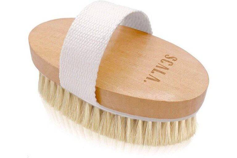  Helps soften skin and improve blood circulation.  The dry body brush costs 9 yuan and is liked by 20,000 people.

