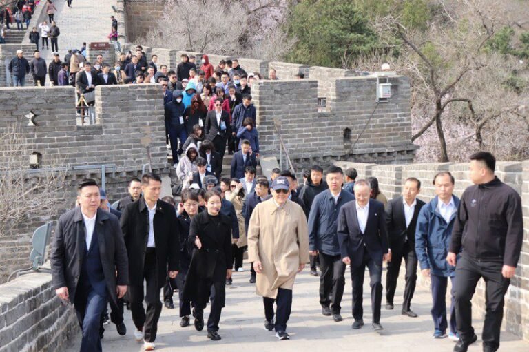 Ma Ying-jeou climbed the Great Wall and sang the anti-war song 