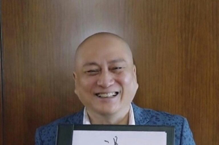  The bald man was identified by passersby as AH B.  The Hong Kong star humorously replied: I am


