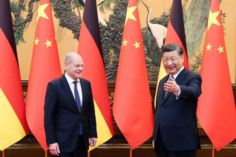Xi Jinping held talks over tea with German Chancellor Schautz at the Diaoyutai State Guesthouse in Beijing today.

